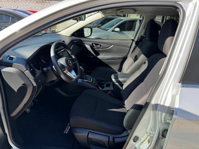 Серый Ниссан Rogue, объемом двигателя 2 л и пробегом 110 тыс. км за 14500 $, фото 7 на Automoto.ua