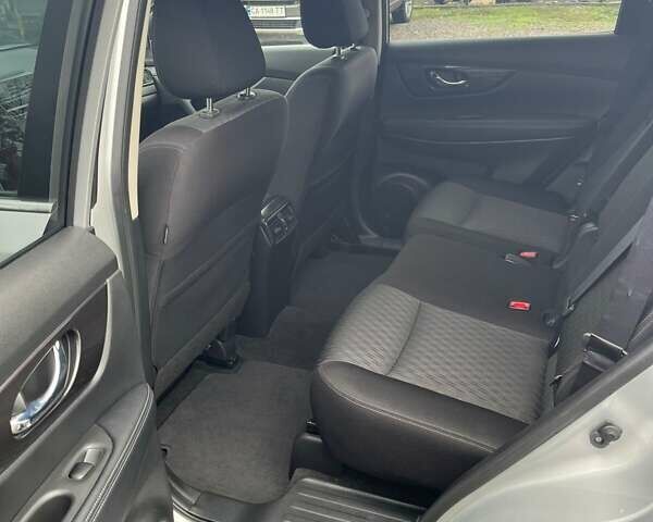 Серый Ниссан Rogue, объемом двигателя 2.49 л и пробегом 123 тыс. км за 15800 $, фото 8 на Automoto.ua