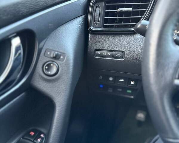 Серый Ниссан Rogue, объемом двигателя 2.49 л и пробегом 89 тыс. км за 15500 $, фото 44 на Automoto.ua