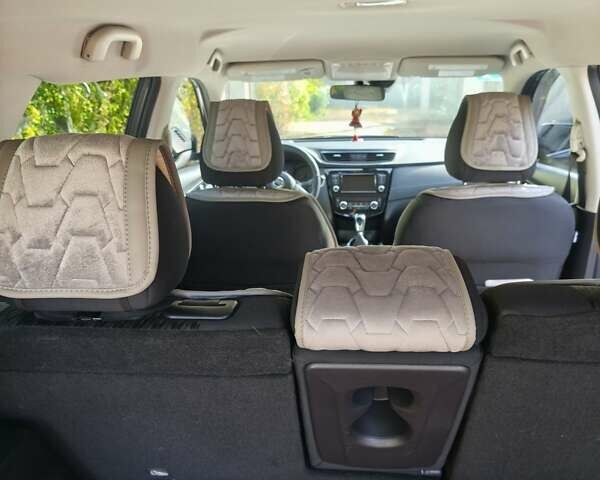 Сірий Ніссан Rogue, об'ємом двигуна 2.49 л та пробігом 76 тис. км за 17700 $, фото 16 на Automoto.ua