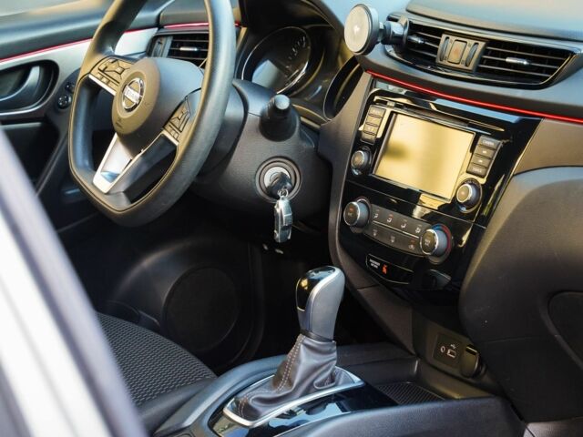 Серый Ниссан Rogue, объемом двигателя 2 л и пробегом 115 тыс. км за 15750 $, фото 6 на Automoto.ua
