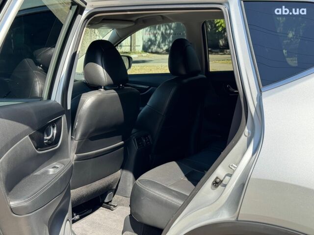 Сірий Ніссан Rogue, об'ємом двигуна 2.5 л та пробігом 78 тис. км за 18690 $, фото 16 на Automoto.ua