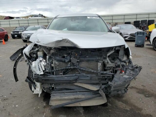 Серый Ниссан Rogue, объемом двигателя 2.4 л и пробегом 130 тыс. км за 8900 $, фото 7 на Automoto.ua