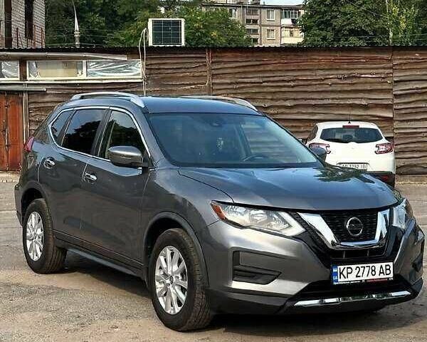Серый Ниссан Rogue, объемом двигателя 2.5 л и пробегом 155 тыс. км за 10000 $, фото 1 на Automoto.ua