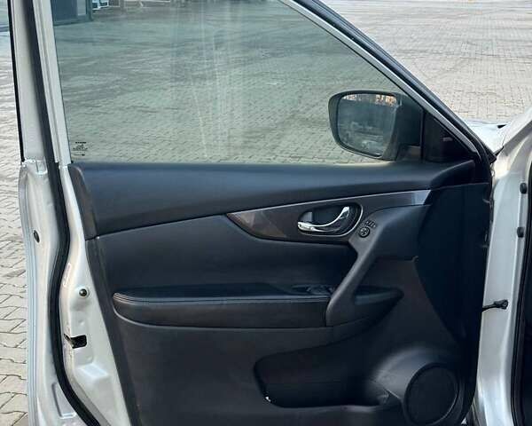 Серый Ниссан Rogue, объемом двигателя 2.5 л и пробегом 167 тыс. км за 14200 $, фото 14 на Automoto.ua