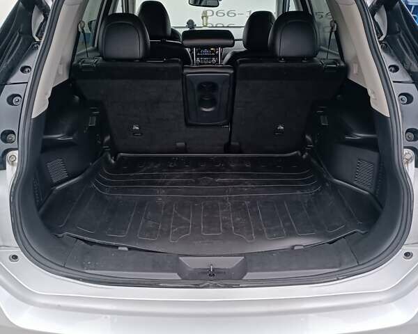 Серый Ниссан Rogue, объемом двигателя 2.49 л и пробегом 102 тыс. км за 16800 $, фото 8 на Automoto.ua