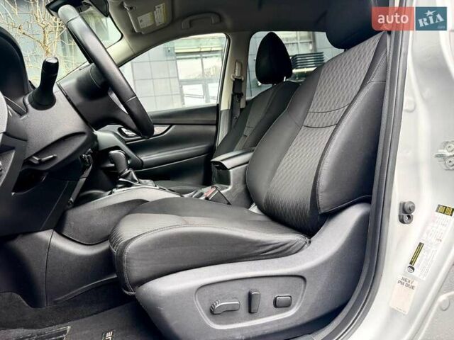 Сірий Ніссан Rogue, об'ємом двигуна 2.49 л та пробігом 117 тис. км за 14777 $, фото 10 на Automoto.ua