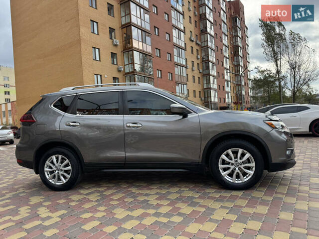 Сірий Ніссан Rogue, об'ємом двигуна 2.49 л та пробігом 61 тис. км за 17000 $, фото 3 на Automoto.ua