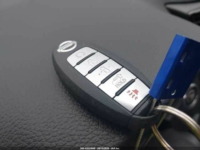 Серый Ниссан Rogue, объемом двигателя 2.5 л и пробегом 83 тыс. км за 3000 $, фото 10 на Automoto.ua