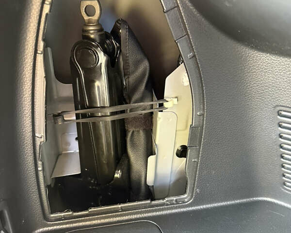 Серый Ниссан Rogue, объемом двигателя 2.49 л и пробегом 148 тыс. км за 14900 $, фото 35 на Automoto.ua