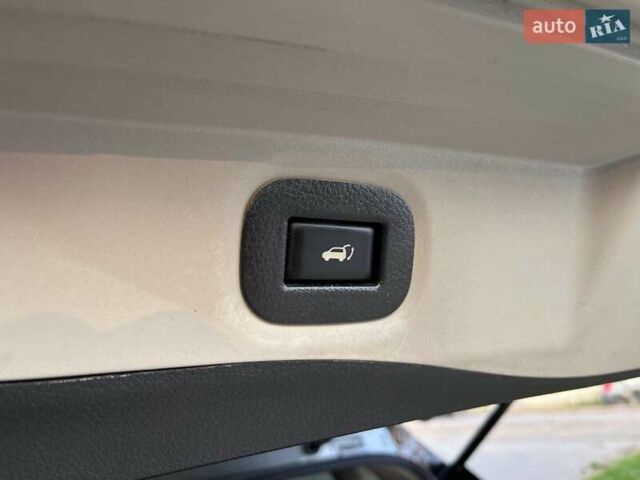 Серый Ниссан Rogue, объемом двигателя 2.49 л и пробегом 109 тыс. км за 18900 $, фото 7 на Automoto.ua