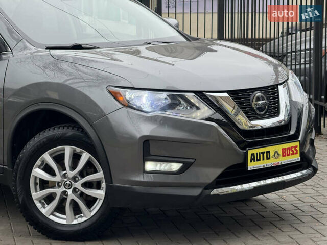 Серый Ниссан Rogue, объемом двигателя 2.49 л и пробегом 85 тыс. км за 15999 $, фото 3 на Automoto.ua