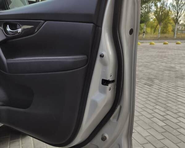 Серый Ниссан Rogue, объемом двигателя 2.49 л и пробегом 126 тыс. км за 18500 $, фото 14 на Automoto.ua