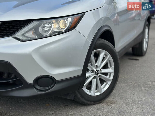 Ниссан Rogue 2019 в Львове на Automoto.ua Серый Ниссан Rogue, объемом двигателя 2 л и пробегом 75 тыс. км за 15200 $, фото 4 на Automoto.ua