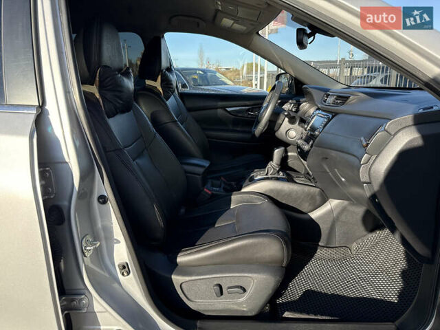 Серый Ниссан Rogue, объемом двигателя 2.49 л и пробегом 180 тыс. км за 15500 $, фото 17 на Automoto.ua