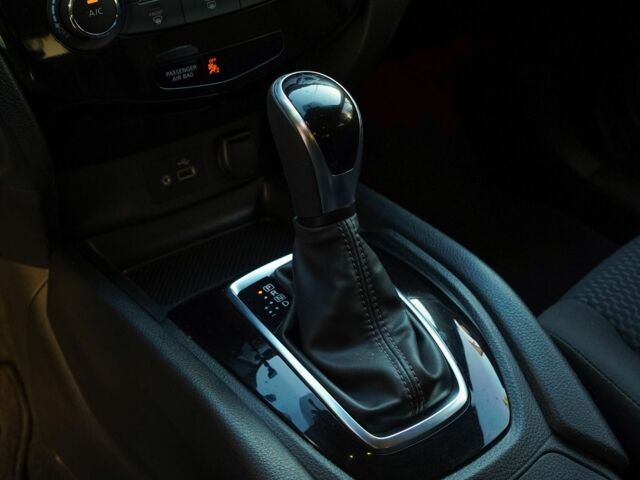 Серый Ниссан Rogue, объемом двигателя 2 л и пробегом 115 тыс. км за 15750 $, фото 8 на Automoto.ua