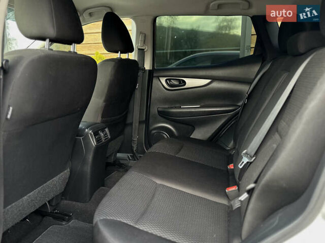 Ниссан Rogue 2019 в Львове на Automoto.ua Серый Ниссан Rogue, объемом двигателя 2 л и пробегом 75 тыс. км за 15200 $, фото 54 на Automoto.ua