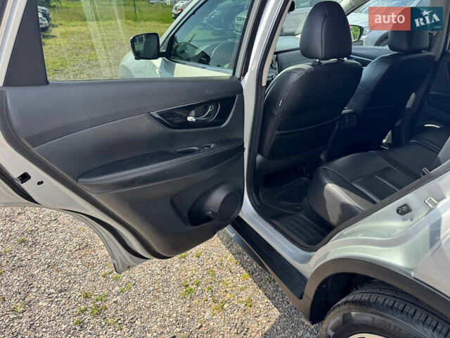 Сірий Ніссан Rogue, об'ємом двигуна 2.49 л та пробігом 115 тис. км за 16500 $, фото 16 на Automoto.ua