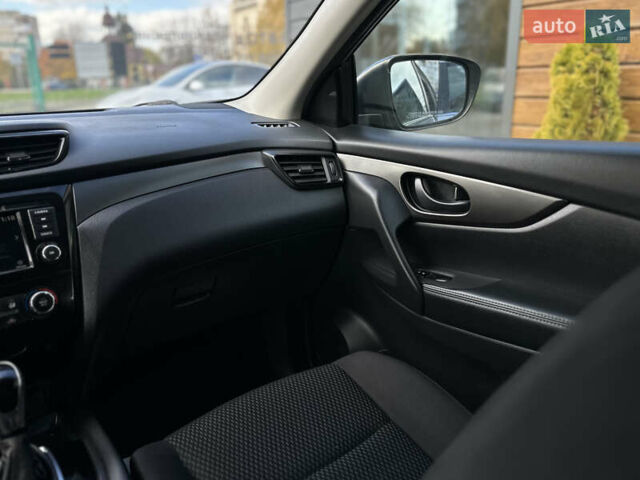 Ниссан Rogue 2019 в Львове на Automoto.ua Серый Ниссан Rogue, объемом двигателя 2 л и пробегом 75 тыс. км за 15200 $, фото 51 на Automoto.ua