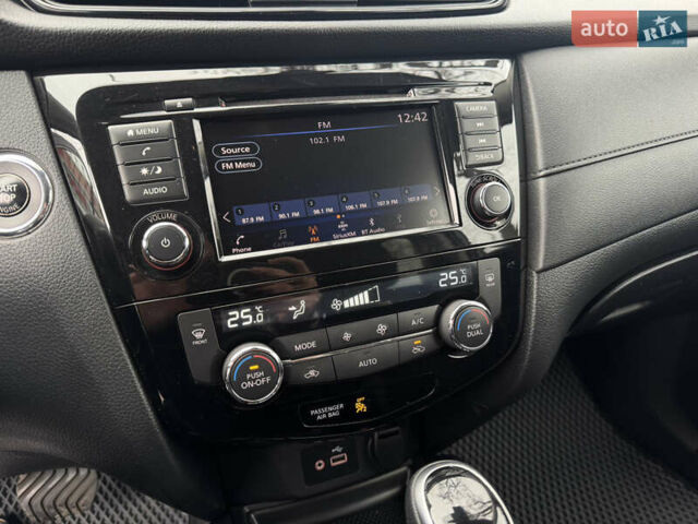 Серый Ниссан Rogue, объемом двигателя 2.49 л и пробегом 85 тыс. км за 15999 $, фото 19 на Automoto.ua