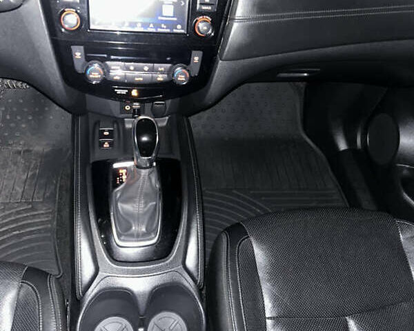 Серый Ниссан Rogue, объемом двигателя 2.49 л и пробегом 55 тыс. км за 15700 $, фото 10 на Automoto.ua