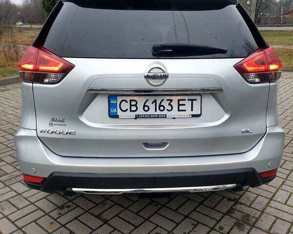 Серый Ниссан Rogue, объемом двигателя 2.49 л и пробегом 134 тыс. км за 15600 $, фото 2 на Automoto.ua