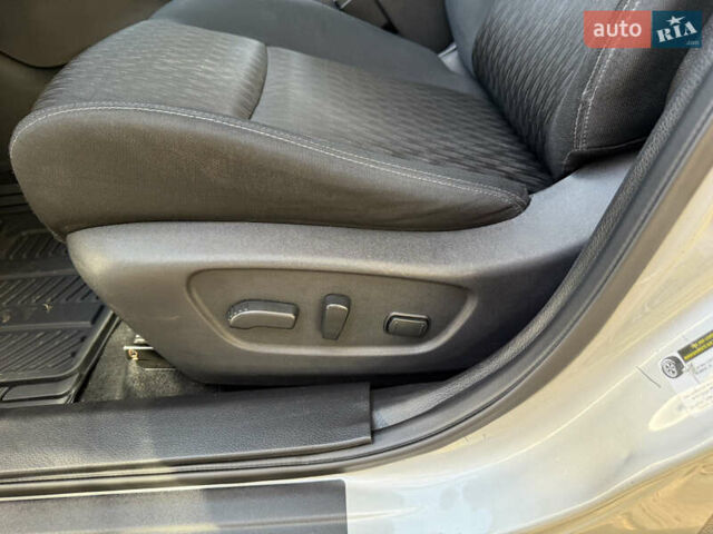 Серый Ниссан Rogue, объемом двигателя 2.49 л и пробегом 148 тыс. км за 14900 $, фото 25 на Automoto.ua