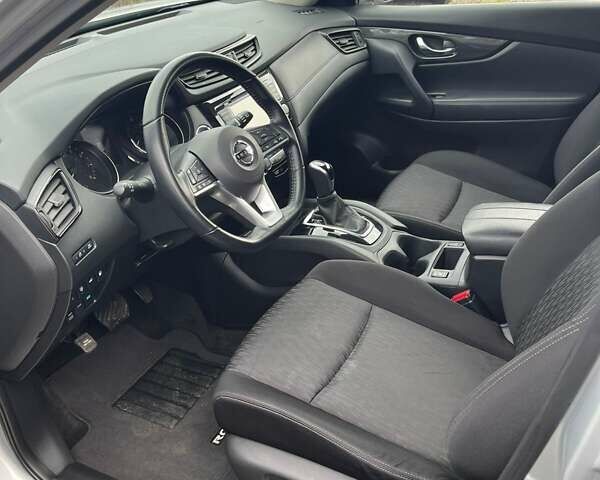 Серый Ниссан Rogue, объемом двигателя 2.49 л и пробегом 123 тыс. км за 15800 $, фото 7 на Automoto.ua