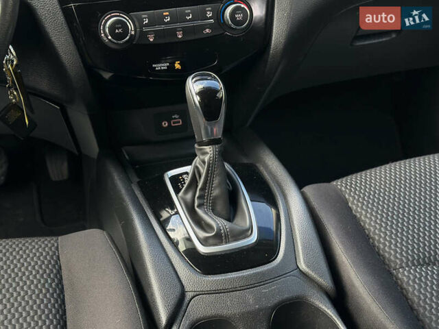 Ниссан Rogue 2019 в Львове на Automoto.ua Серый Ниссан Rogue, объемом двигателя 2 л и пробегом 75 тыс. км за 15200 $, фото 50 на Automoto.ua