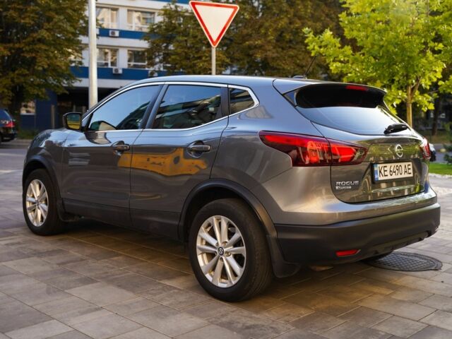 Серый Ниссан Rogue, объемом двигателя 2 л и пробегом 115 тыс. км за 15750 $, фото 1 на Automoto.ua