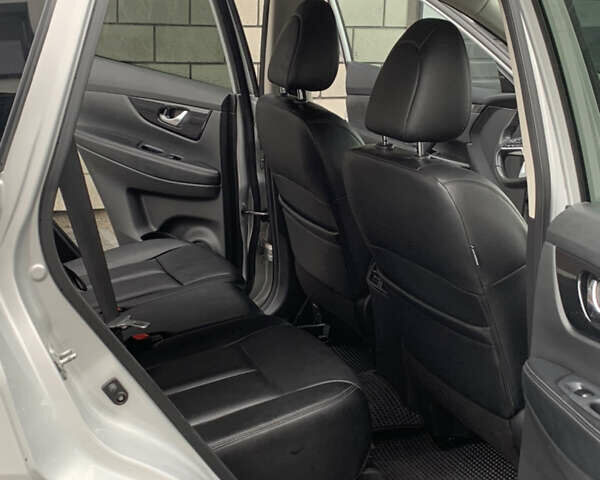 Сірий Ніссан Rogue, об'ємом двигуна 2.49 л та пробігом 105 тис. км за 18200 $, фото 10 на Automoto.ua