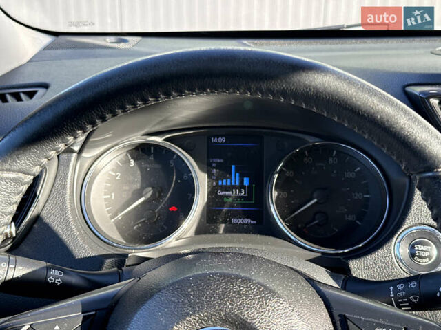 Серый Ниссан Rogue, объемом двигателя 2.49 л и пробегом 180 тыс. км за 15500 $, фото 25 на Automoto.ua