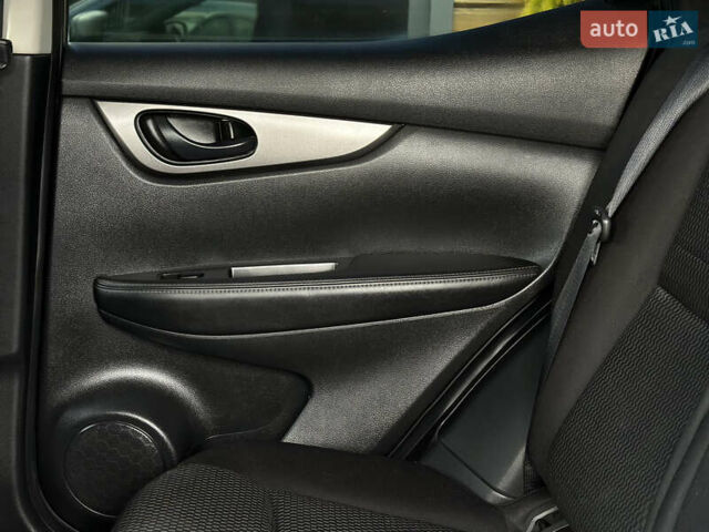 Ниссан Rogue 2019 в Львове на Automoto.ua Серый Ниссан Rogue, объемом двигателя 2 л и пробегом 75 тыс. км за 15200 $, фото 55 на Automoto.ua