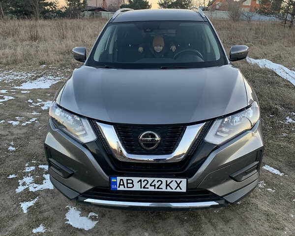 Серый Ниссан Rogue, объемом двигателя 2.49 л и пробегом 112 тыс. км за 18000 $, фото 1 на Automoto.ua