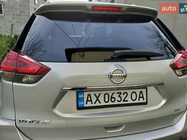 Серый Ниссан Rogue, объемом двигателя 2.49 л и пробегом 162 тыс. км за 14000 $, фото 2 на Automoto.ua
