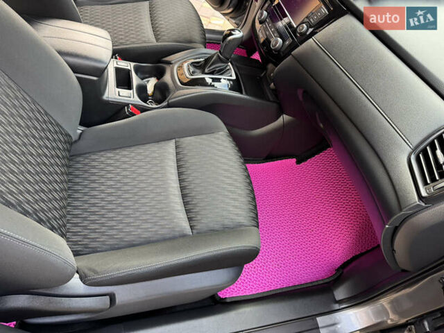 Сірий Ніссан Rogue, об'ємом двигуна 2.49 л та пробігом 61 тис. км за 17000 $, фото 26 на Automoto.ua