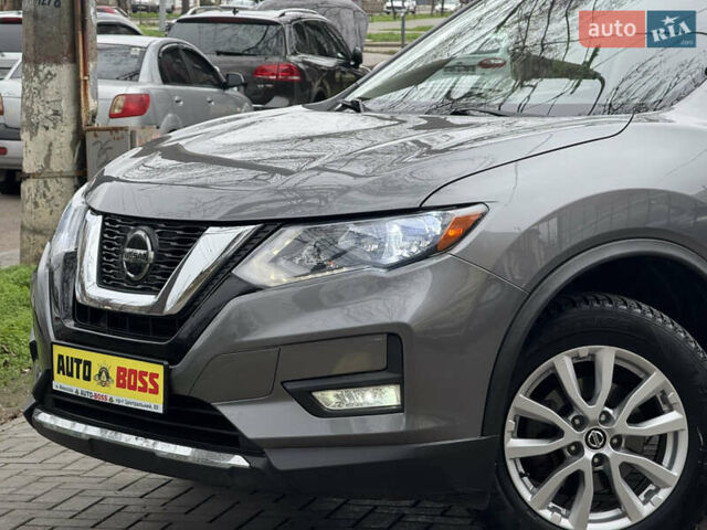 Серый Ниссан Rogue, объемом двигателя 2.49 л и пробегом 85 тыс. км за 15999 $, фото 6 на Automoto.ua