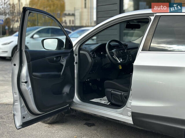 Ниссан Rogue 2019 в Львове на Automoto.ua Серый Ниссан Rogue, объемом двигателя 2 л и пробегом 75 тыс. км за 15200 $, фото 28 на Automoto.ua