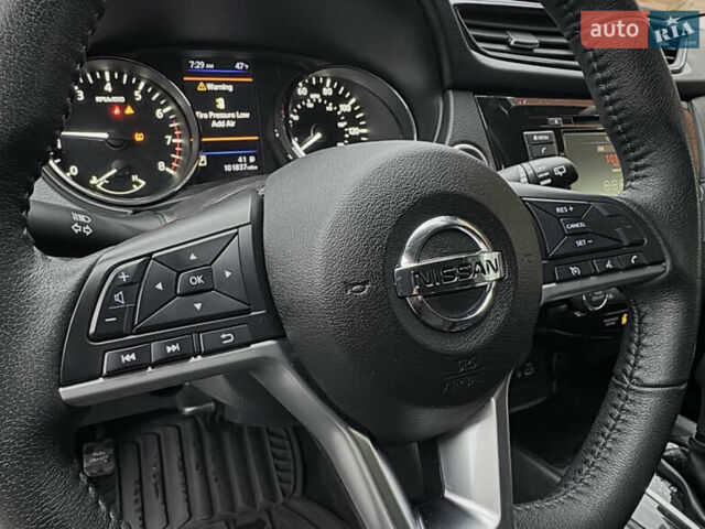 Серый Ниссан Rogue, объемом двигателя 2.5 л и пробегом 167 тыс. км за 15700 $, фото 5 на Automoto.ua