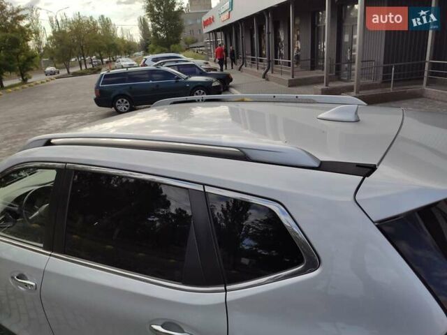 Серый Ниссан Rogue, объемом двигателя 2.49 л и пробегом 126 тыс. км за 18500 $, фото 4 на Automoto.ua