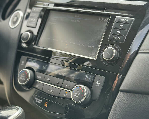 Ниссан Rogue 2019 в Запорожье на Automoto.ua Серый Ниссан Rogue, объемом двигателя 2.49 л и пробегом 115 тыс. км за 15799 $, фото 24 на Automoto.ua