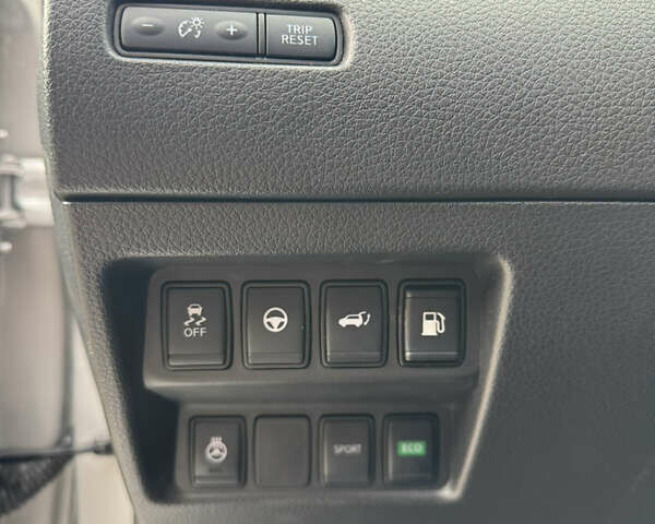 Серый Ниссан Rogue, объемом двигателя 2.49 л и пробегом 136 тыс. км за 17500 $, фото 14 на Automoto.ua