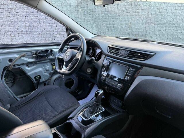 Сірий Ніссан Rogue, об'ємом двигуна 2 л та пробігом 193 тис. км за 9200 $, фото 4 на Automoto.ua