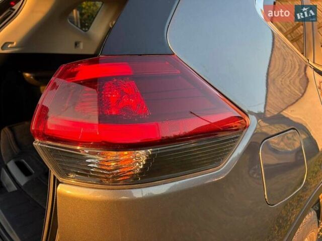 Серый Ниссан Rogue, объемом двигателя 2.49 л и пробегом 93 тыс. км за 19700 $, фото 17 на Automoto.ua