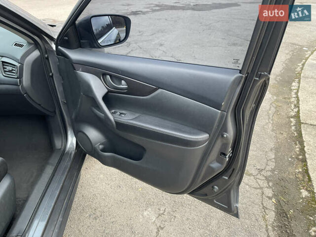 Сірий Ніссан Rogue, об'ємом двигуна 2.5 л та пробігом 140 тис. км за 11700 $, фото 19 на Automoto.ua