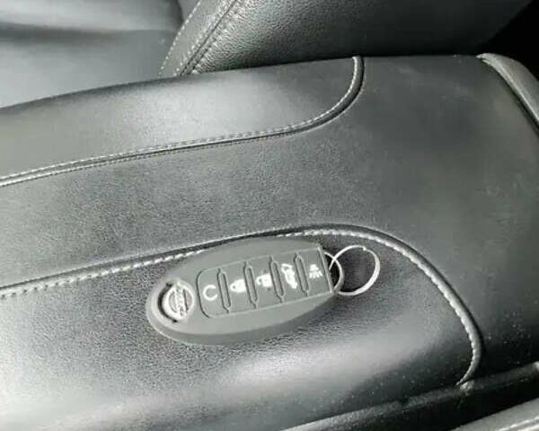 Серый Ниссан Rogue, объемом двигателя 2.49 л и пробегом 162 тыс. км за 14000 $, фото 15 на Automoto.ua