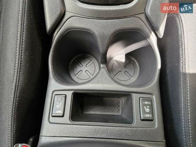Сірий Ніссан Rogue, об'ємом двигуна 2.49 л та пробігом 68 тис. км за 16600 $, фото 27 на Automoto.ua