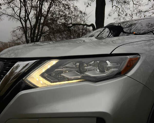 Серый Ниссан Rogue, объемом двигателя 2.49 л и пробегом 138 тыс. км за 16499 $, фото 7 на Automoto.ua