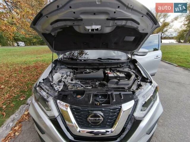 Серый Ниссан Rogue, объемом двигателя 2.49 л и пробегом 159 тыс. км за 15500 $, фото 17 на Automoto.ua