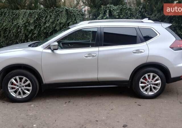Серый Ниссан Rogue, объемом двигателя 2.49 л и пробегом 68 тыс. км за 16900 $, фото 2 на Automoto.ua